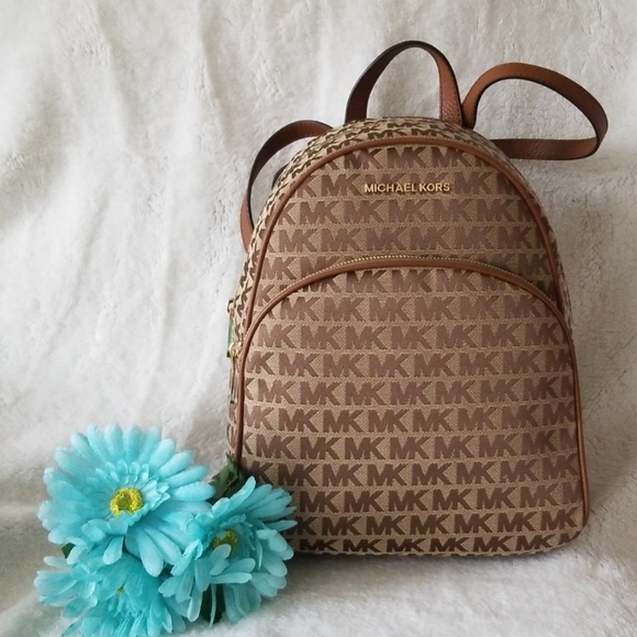 🔥NWT Michael Kors Medium Abbey Bagpack Ebony🔥 - Picture 4 of 8